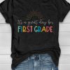 First Grade Teacher Short Sleeve T-shirt ynt